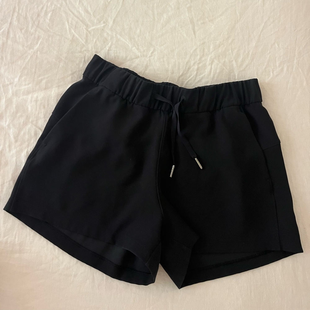 Lululemon On The Fly shorts size 6